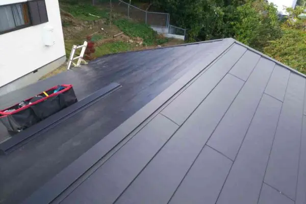 屋根カバー工法 ケイミュー スマートメタル Sgl屋根 栃木県宇都宮市 A様 栃木県宇都宮市の雨漏り修理 屋根工事専門店 リフォームの森