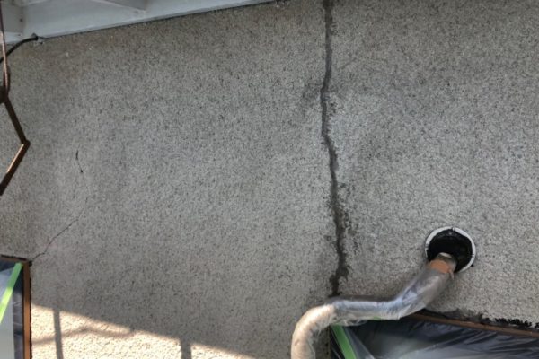 栃木県宇都宮市　外壁塗装　下地処理　ひび割れ補修