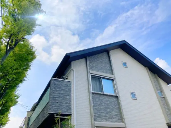 軒天の色選びポイントは外観のテイスト設定 選定の際の注意点は２つ 栃木県宇都宮市の雨漏り修理 屋根工事専門店 リフォームの森