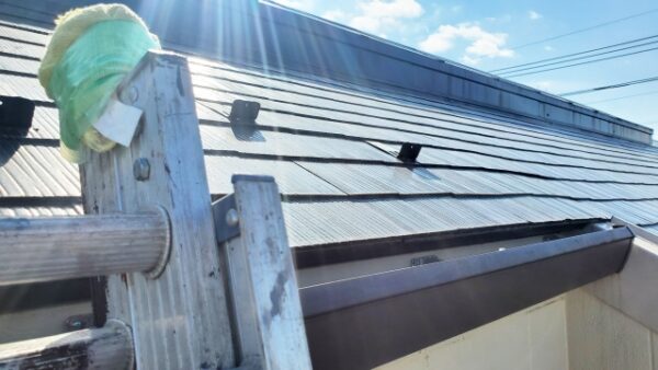 屋根塗装を行うべき劣化のサイン！自分でできる確認方法とそのタイミングや症状について