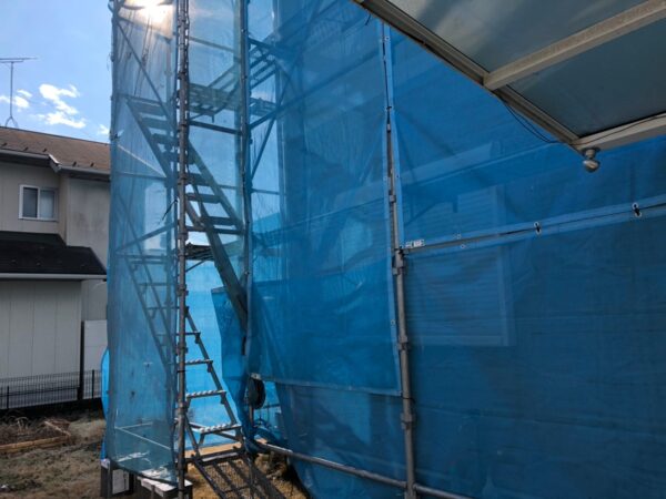 栃木県宇都宮市 Ｓ様邸　外壁塗装に必要な足場の設置と飛散防止ネット