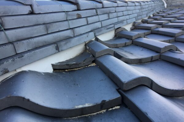屋根の漆喰工事はどんな工事？修理方法とメンテナンスのタイミング
