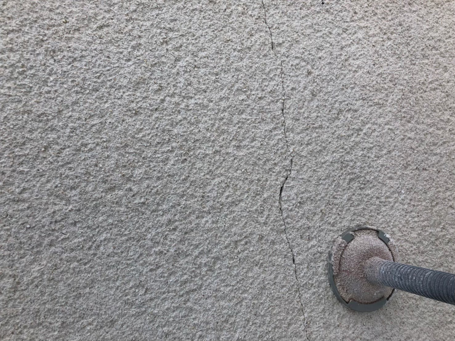 栃木県宇都宮市　M様邸　外壁塗装工事　クラックの種類と補修方法