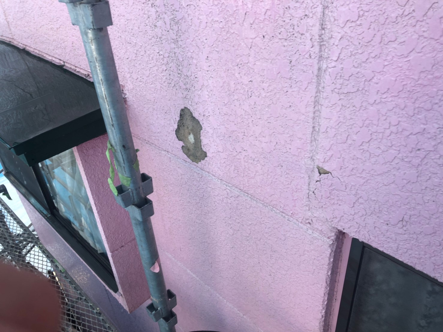 栃木県宇都宮市　外壁塗装工事　塗装が剥がれているとどうなる？